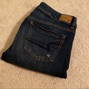 💙3/$20 AEO Destroyed Tomgirl Jeans